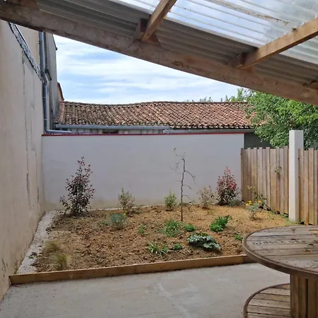 La Taniere De Caractere En Campagne, Puy Dufou بيت للعطل *