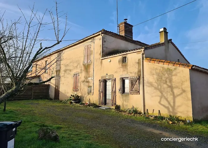 De Caractere La Taniere Campagne, Puy Dufou * Sevremont