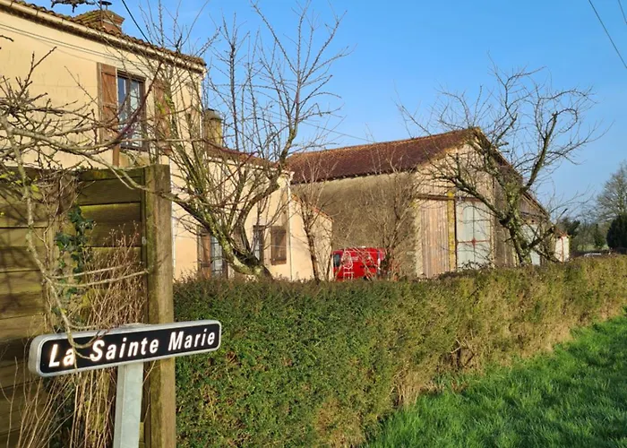 De Caractere La Taniere Campagne, Puy Dufou Nyaraló Sevremont