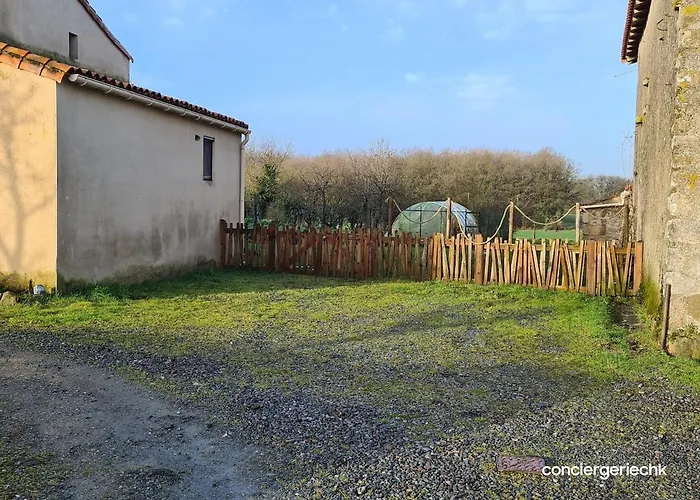 Nyaraló De Caractere La Taniere Campagne, Puy Dufou *