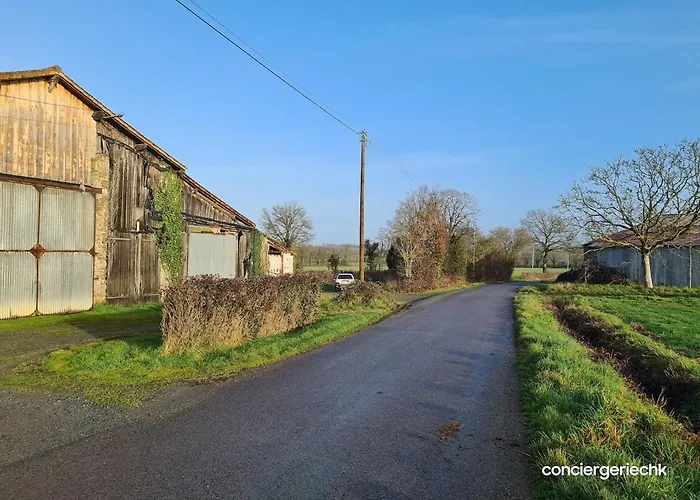 Nyaraló De Caractere La Taniere Campagne, Puy Dufou
